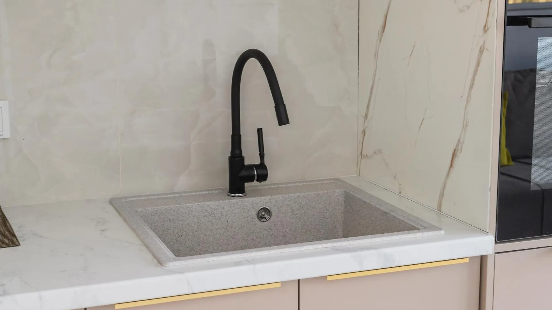 Apartment Стильная 2Х Комнатная Квартира В Жк Green City 122 Almaty